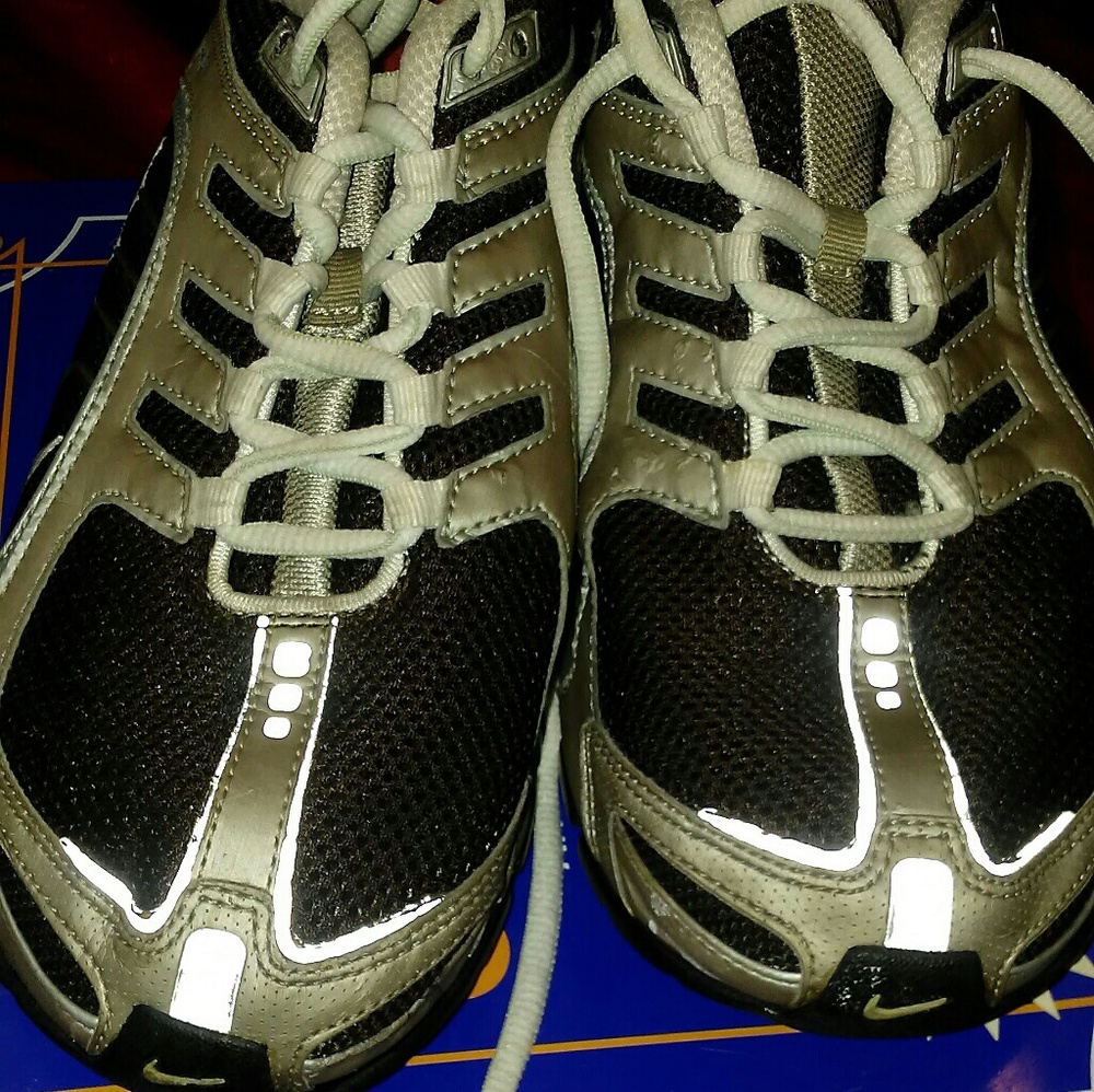 Woman Nike shox size 6.5